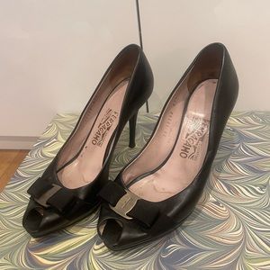 Ferragamo pump - size 8 - gently worn recently resoled